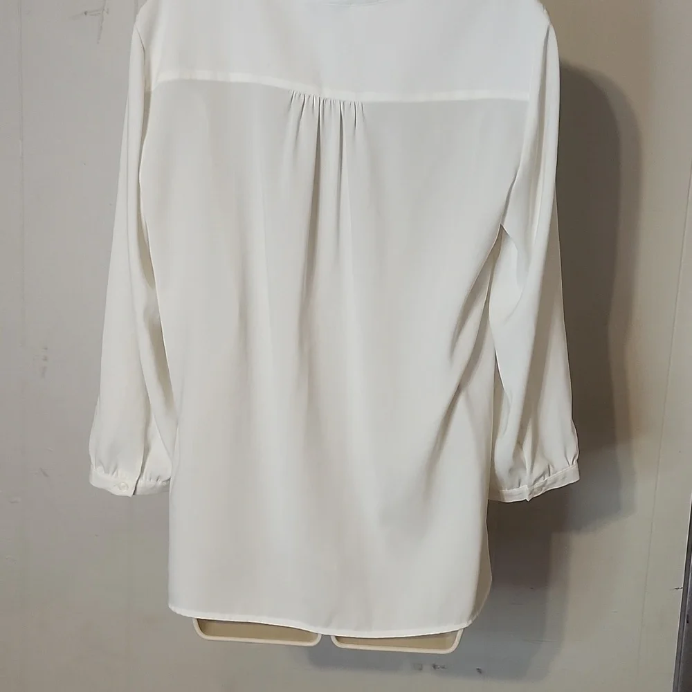 Tahari Arthur S,levine  Elegant White Ruffled Women's Top